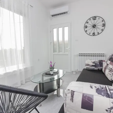 דירה Apartman Luma *